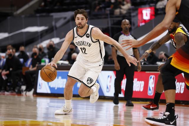 米勒压哨绝杀黄蜂险胜活塞 火箭大胜马刺27分