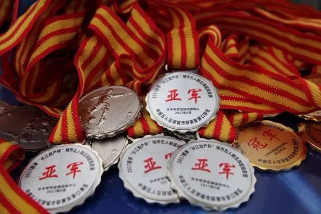 莱万加入欧冠百球俱乐部 进球效率比梅西C罗更高